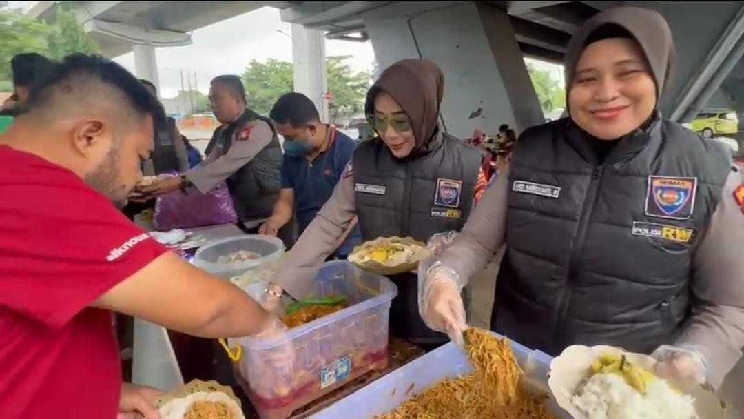 *Lebih  Dekat Dengan Masyarakat, Polda Sulsel Sediakan Makanan Gratis Sepekan Sekali*