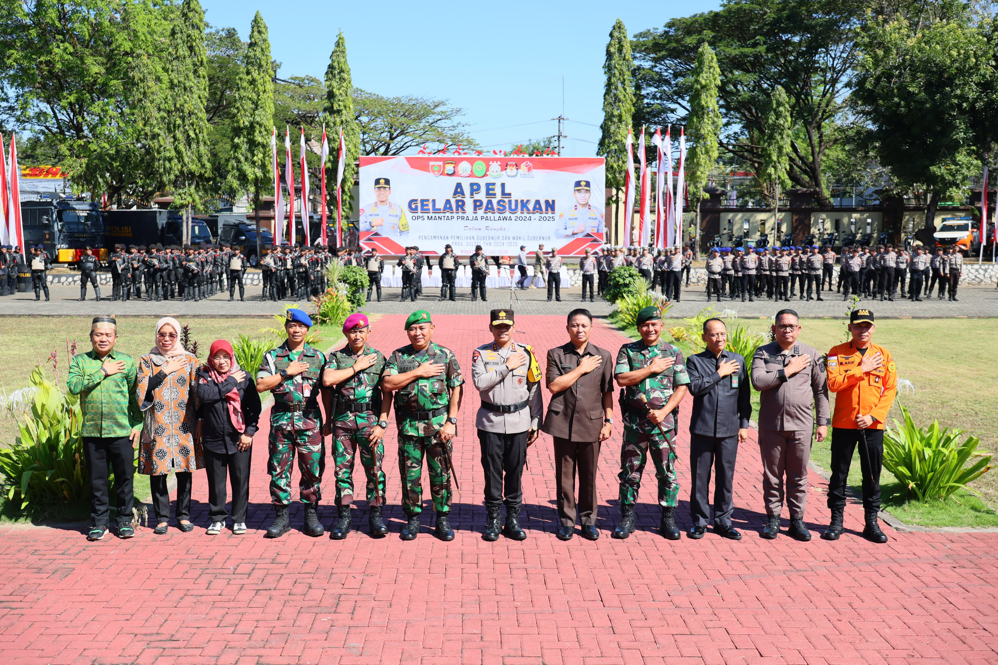 Kapolda Sulsel Pimpin Apel Gelar Pasukan Operasi Mantap Praja Pallawa 2024-2025