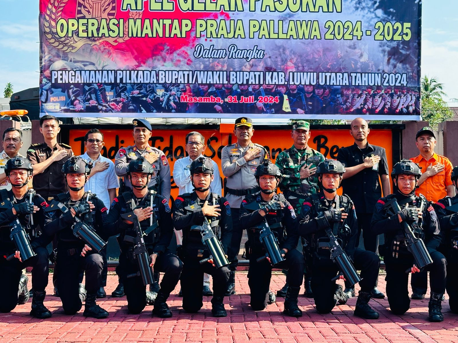 JELANG PENDAFTARAN PASLON BUPATI DAN WAKIL BUPATI LUWU UTARA, KAPOLRES LUWU UTARA PIMPIN LANGSUNG APEL GELAR PASUKAN PENGAMANANAN PILKADA LUWU UTARA TAHUN 2024 