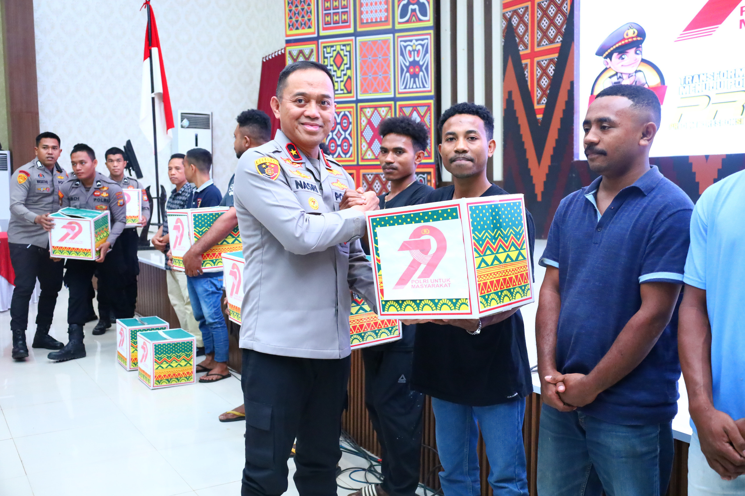 Polda Sulsel Bagikan 15.000 Paket Sembako dalam Rangka Hari Bhayangkara ke-79