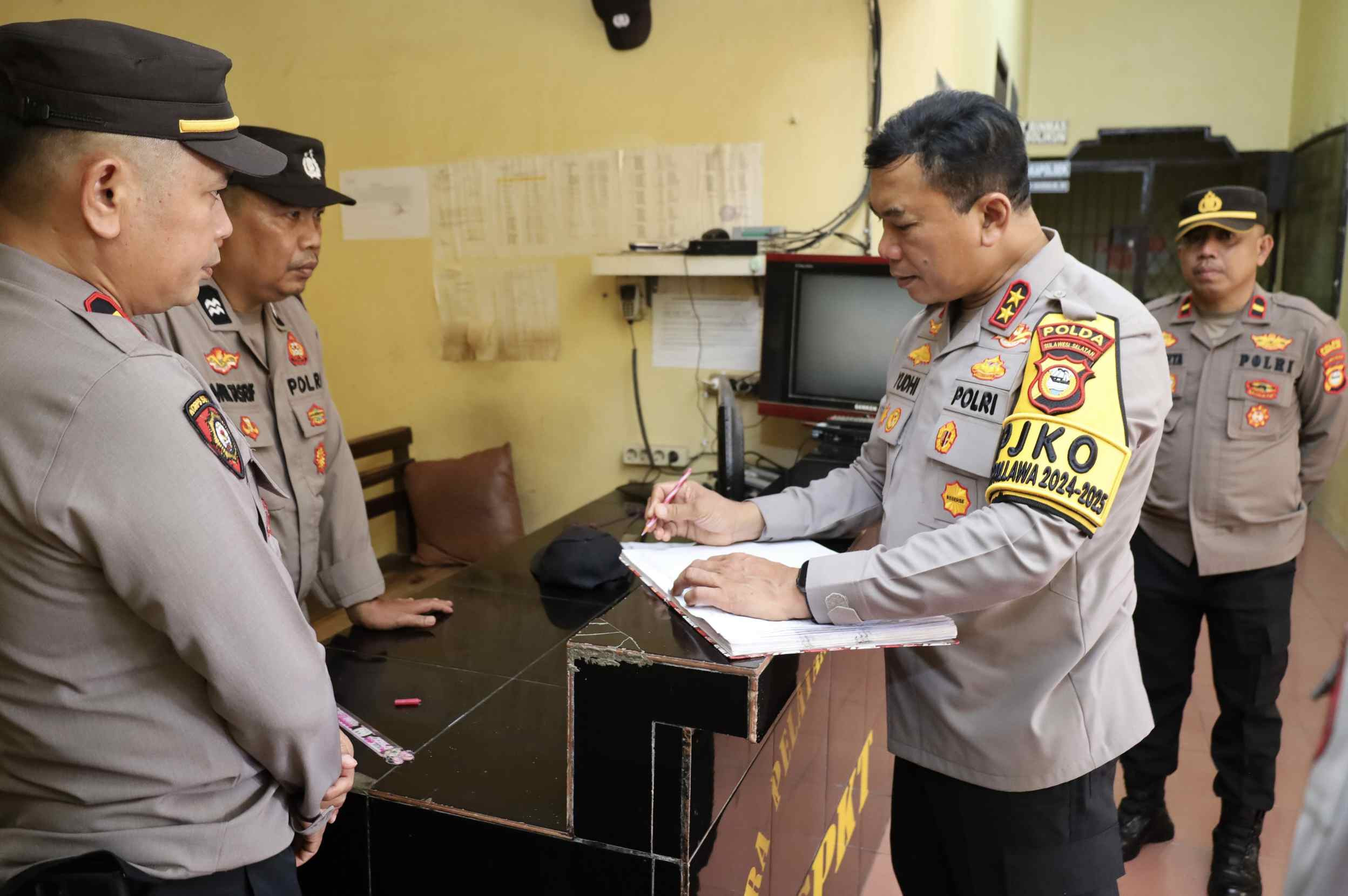 Kapolda Sulsel Kunjungi Dua Polsek di Wilayah Polres Takalar