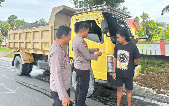 Dipimpin Kapolsek, Polsek Mappedeceng Gelar Penertiban Retribusi Tambang Galian C di Luwu Utara