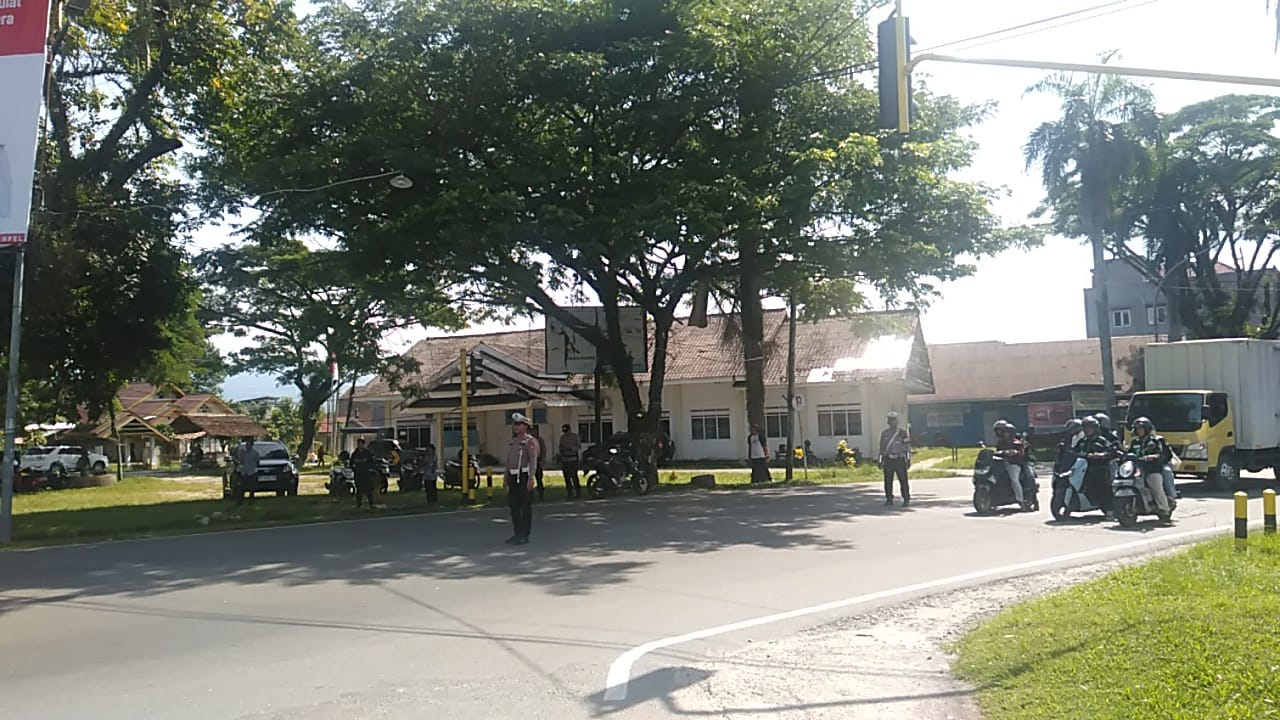 Kawal Aksi Unjuk Rasa, Satlantas Polres Luwu Utara Jaga Kamseltibcarlantas Tetap Kondusif