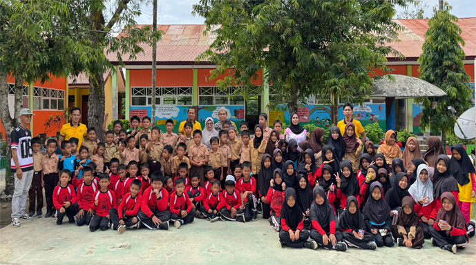 Dukung Gizi Anak Sekolah, Polres Luwu Utara Hadir dalam Program Makan Bergizi Gratis di Masamba