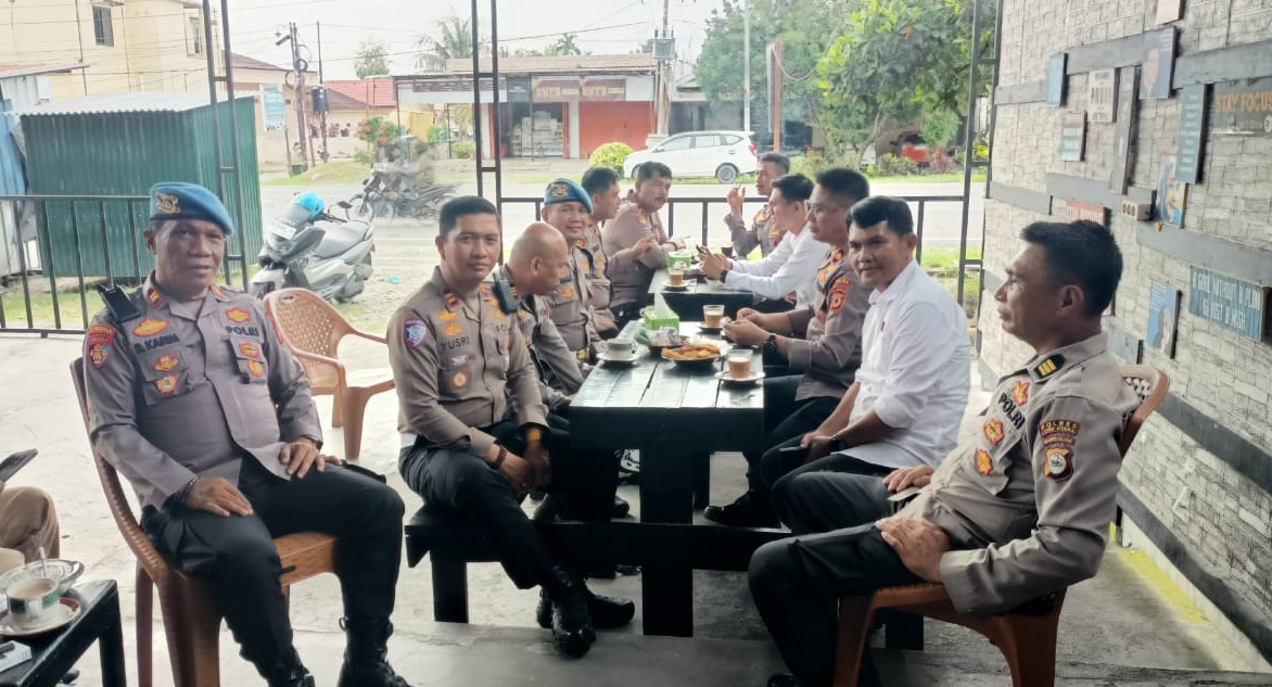 Lewat Ngopi Bareng, Wakapolres Luwu Utara Dorong Disiplin dan Profesionalisme Anggota